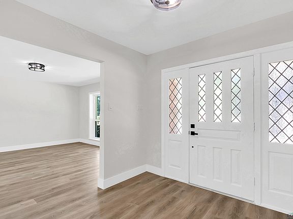2nd image of 8 New Forest Dr