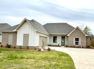 102 Waverly Dr, Florence, MS 39073