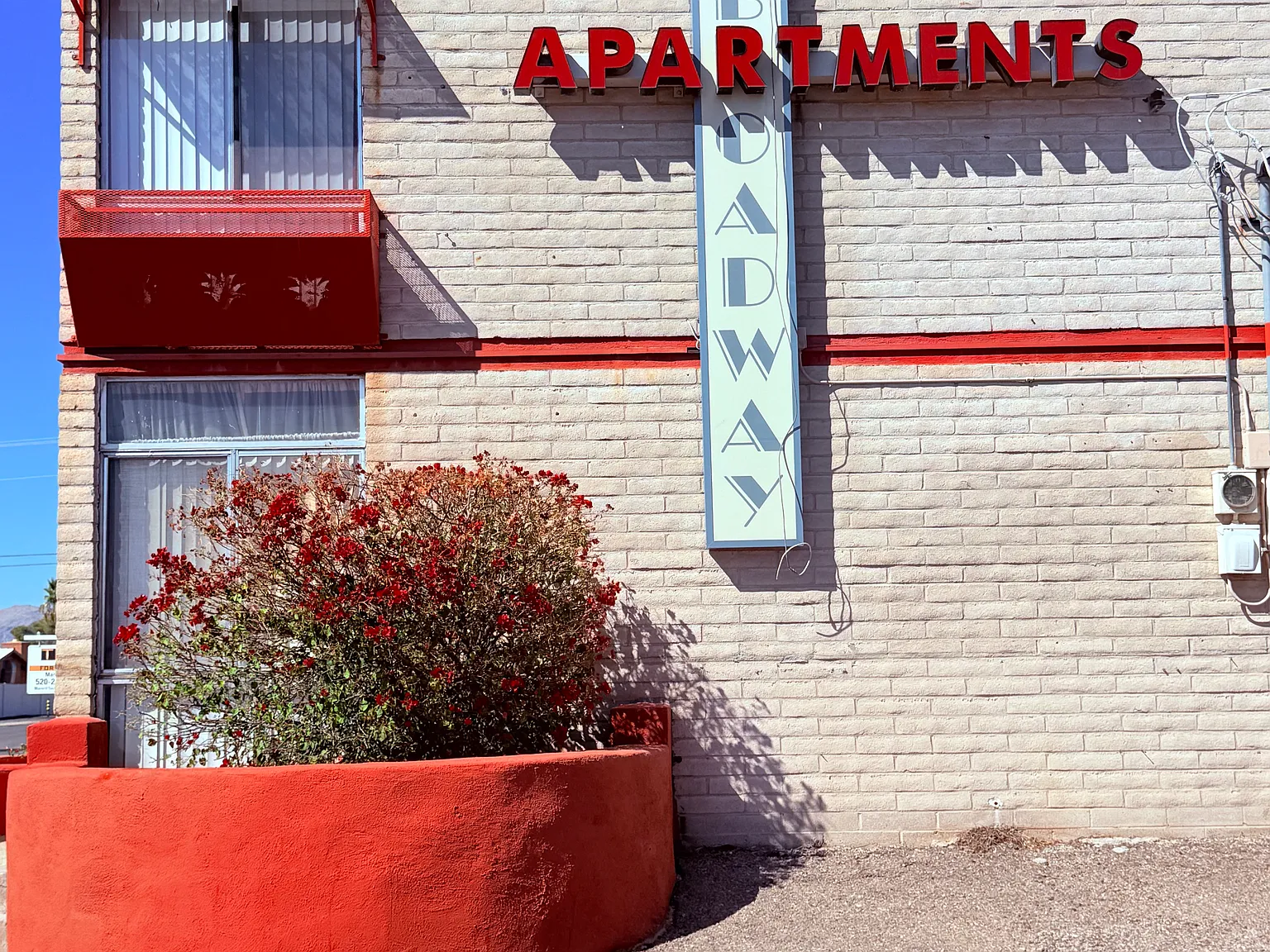 BROADWAY APARTMENTS — Photo 2
