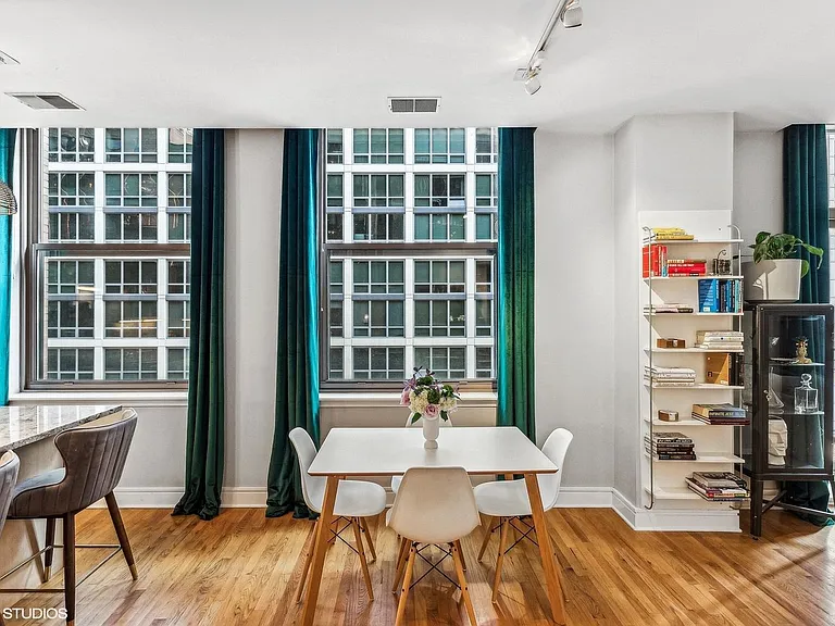 212 W Washington St #1703 — Photo 12