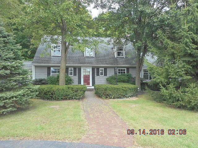 1st image of 215 Stonegate Cir
