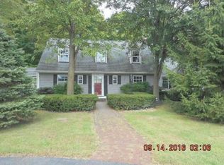 215 Stonegate Cir, Columbus, OH 43230