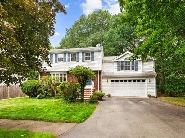 44 Quarry Ln, Milton, MA 02186