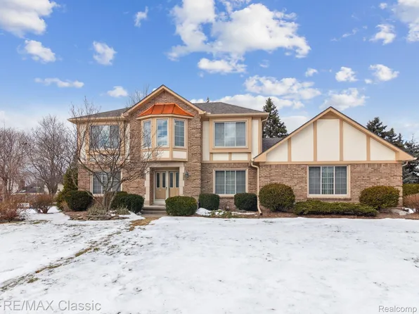 41830 Pon Meadow Dr, Northville, MI 48168