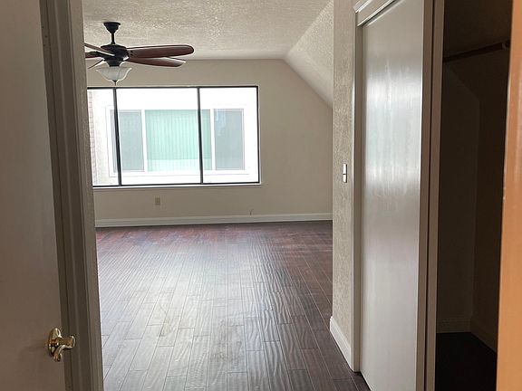 MB(upstars, left bath, right closet)