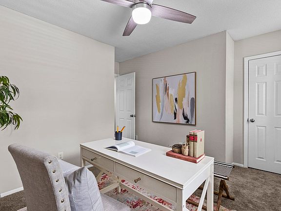 4th image of 300 E McPherson Dr #4