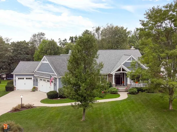 53233 Summer Breeze Dr, South Bend, IN 46637