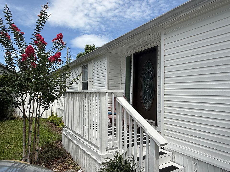 1st image of 4746 Dunkeld Ave