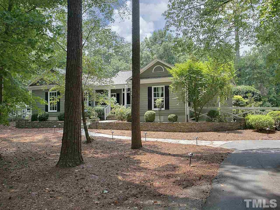 1st image of 4 Kendall Dr