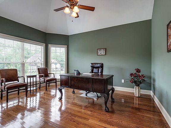 4th image of 2022 Martins Bend Dr