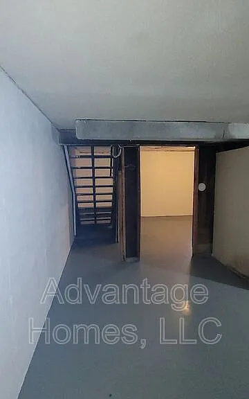 711 N 70th Ter — Photo 20