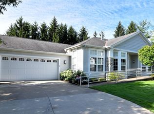 16 Orchard Cir, Chagrin Falls, OH 44022