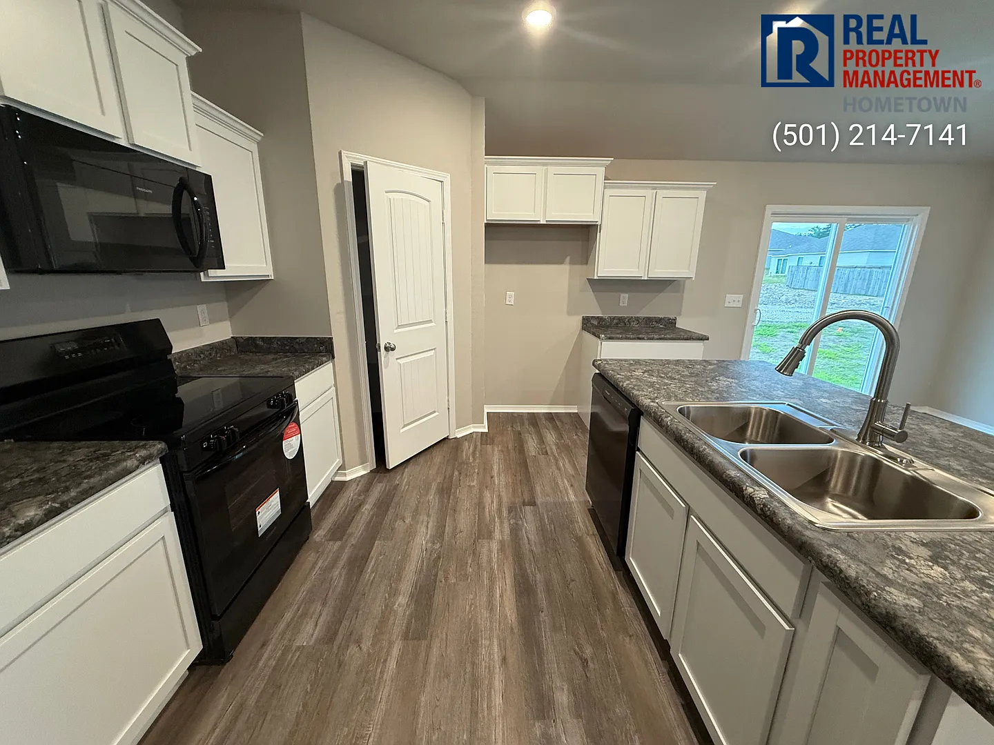 Charming 4-Bed 2-Bath Home in Benton — Photo 4
