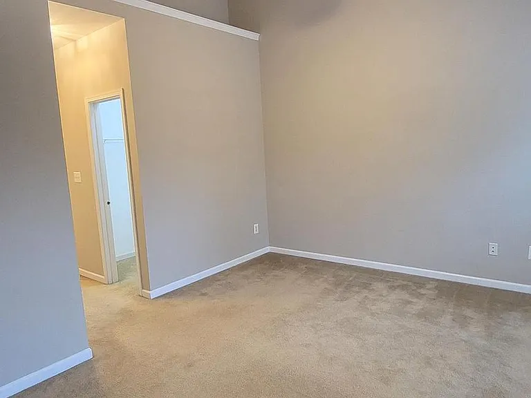 20479 Greymont Ter — Photo 16