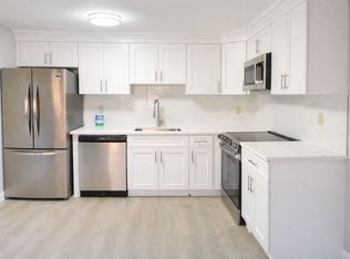 2100 Skyline Dr Unit 4, Lowell, MA 01854