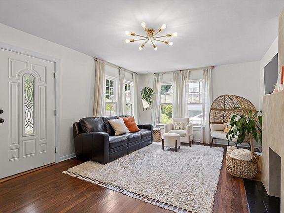 4th image of 209 Crisman St