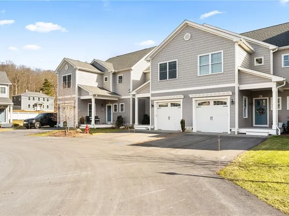 16 Desiree Ct #B, Smithfield, RI 02917