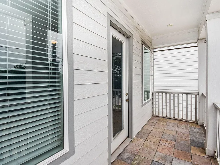 1122 Live Oak St — Photo 17