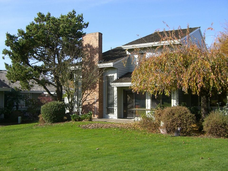 Golf course view of home