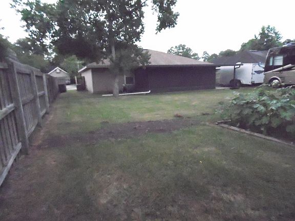 5th image of 112 Mayall Dr W