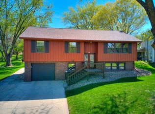 40 W Meadow Ln, Nevada, IA 50201