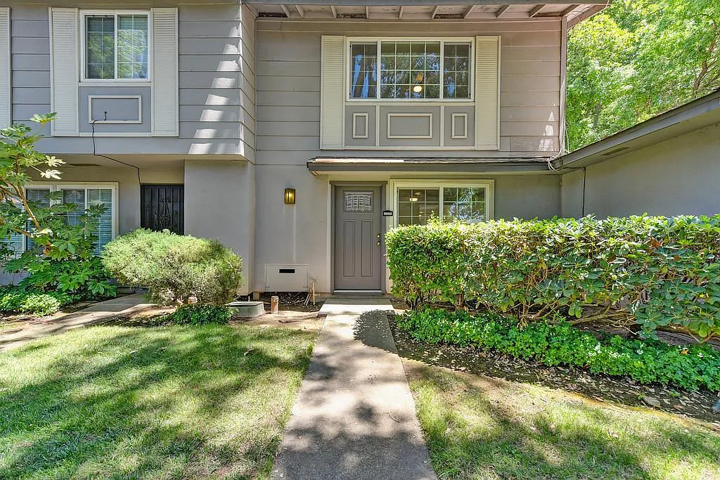 Building Photo - 8884 La Riviera Dr #D