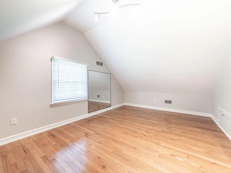 1688 Northlawn Blvd — Photo 31
