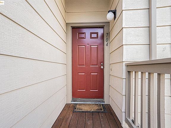 3rd image of 704 Windsor