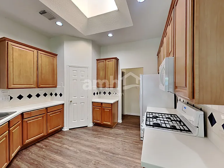802 Cherry Blossom Dr — Photo 3