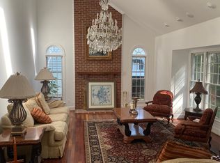 8109 Glenhurst Dr, Fairfax Station, VA