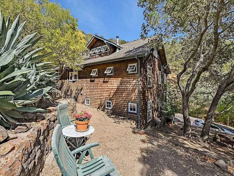 33 Redwood Ave — Photo 8
