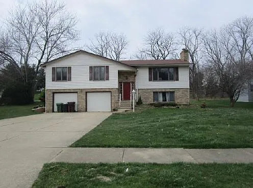 395 Kent Dr photo 1