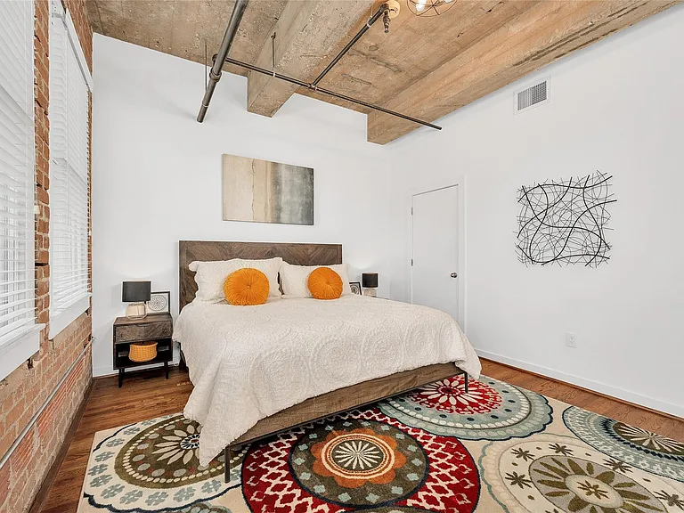 204 Travis St #4A — Photo 13