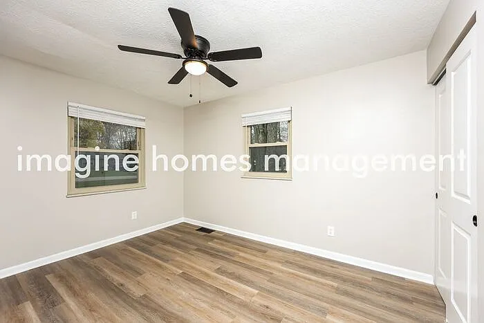 3698 Oakwood Dr — Photo 10