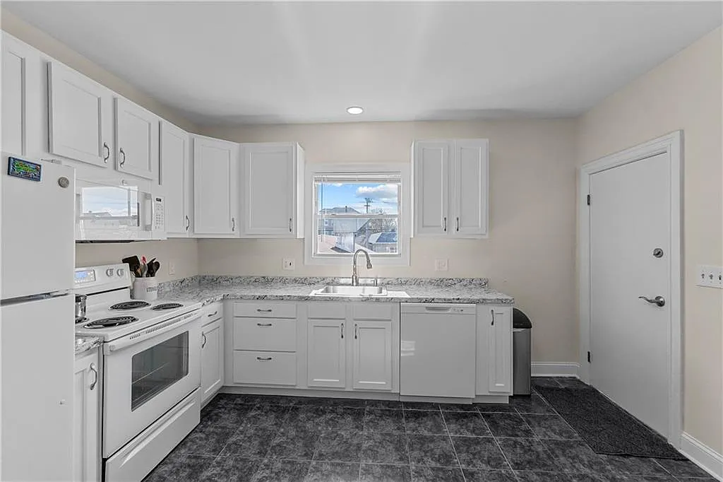 2 bed, 930 sqft, $1,800 — Photo 3