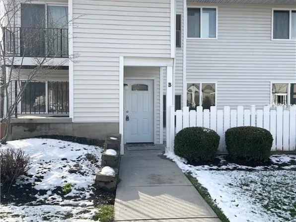 8970B Portage Pointe Dr #B, Streetsboro, OH 44241