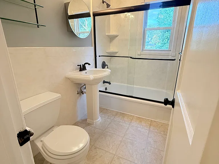 2nd Floor Full Bath