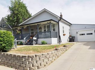 3817 R St, Omaha, NE 68107