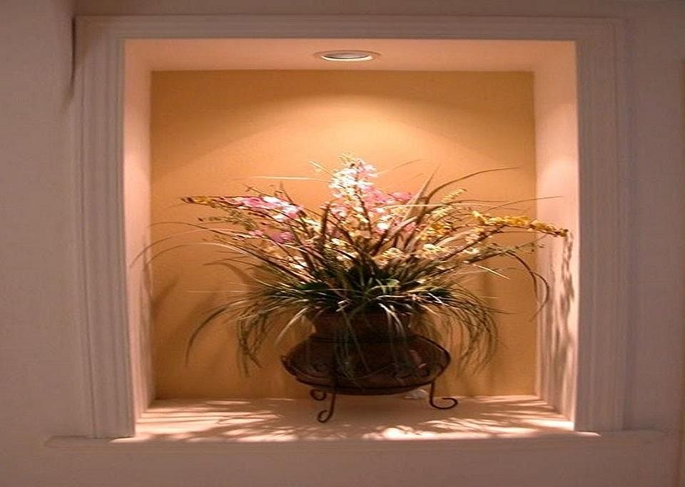Entrance Alcove.