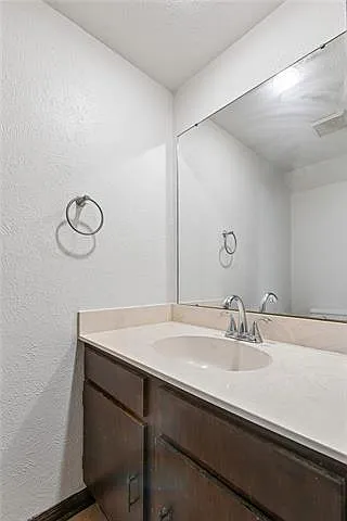 2 bed, 1.5 bath, 1100 sqft, $1,300 — Photo 4
