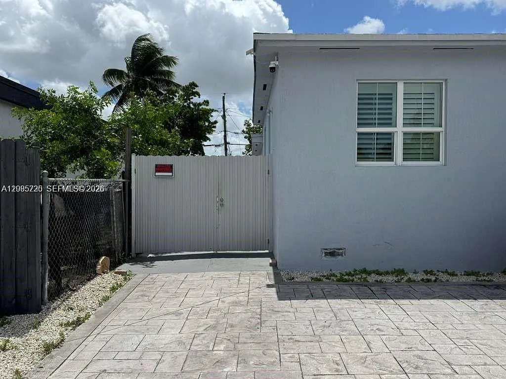 Jai-Alai Heights — Photo 2