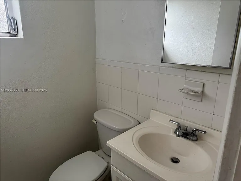 11 SW 32nd Ave #4 — Photo 8