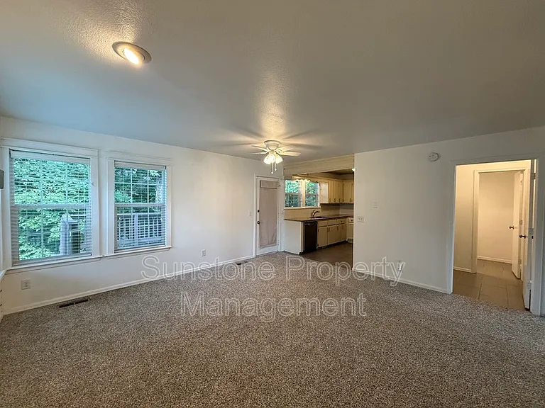 5117 S Lions Ave — Photo 5