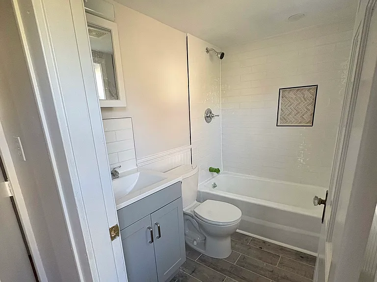 891 Mammoth Rd #A — Photo 9