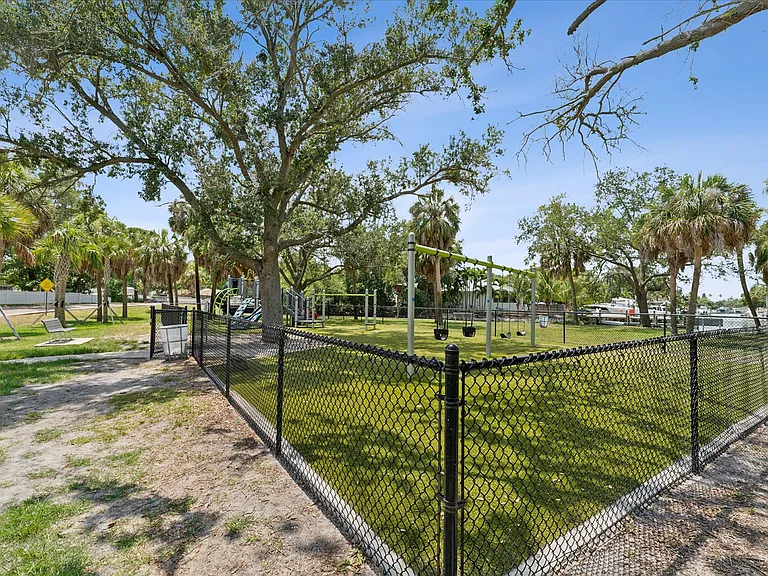 6323 Bayou Grande Blvd NE — Photo 65