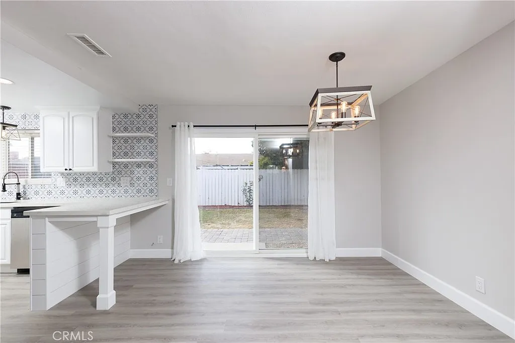 3 bed, 1232 sqft, $4,500 — Photo 3