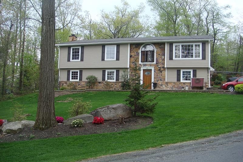 1st image of 18 Tanglewood Dr