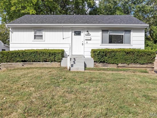 3519 High Dr, Saint Ann, MO 63074