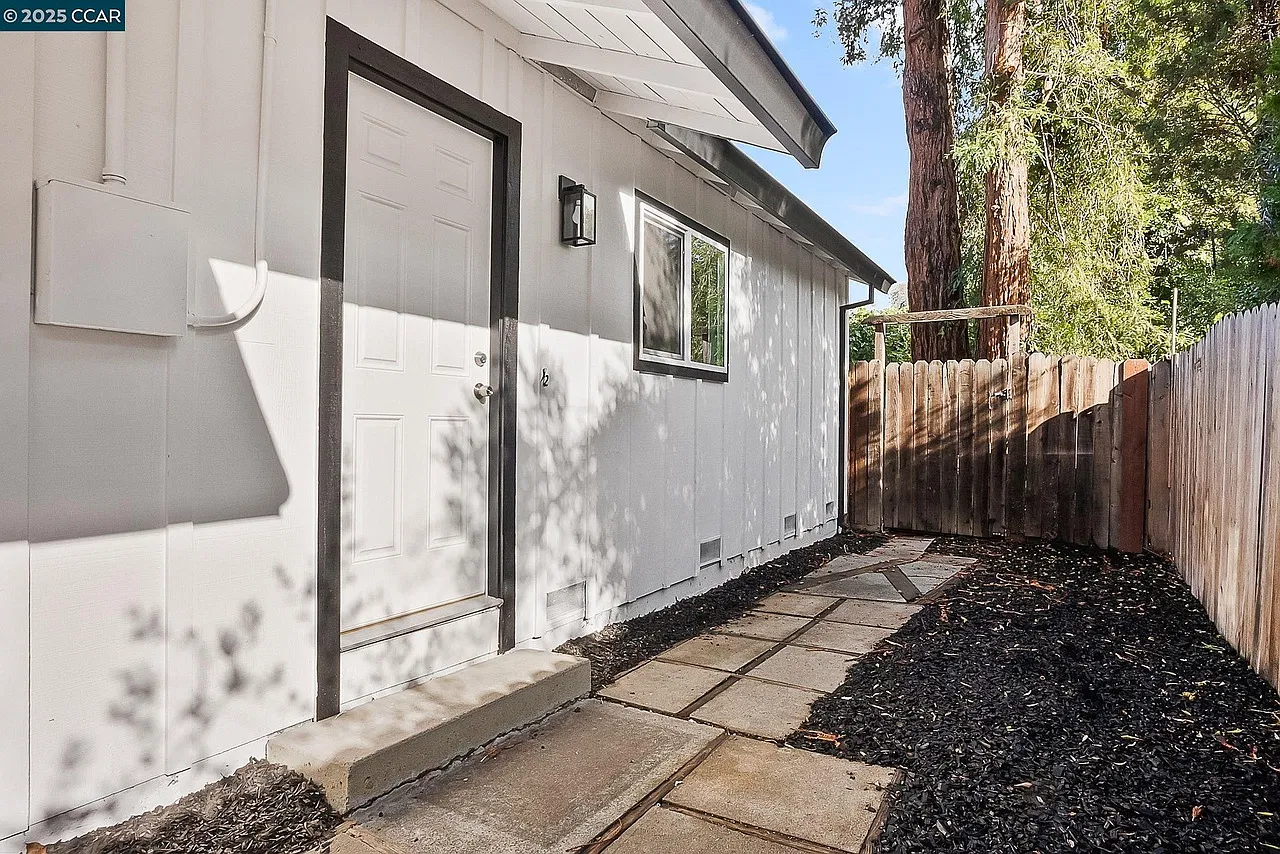 1 bed, 800 sqft, $2,200 — Photo 3