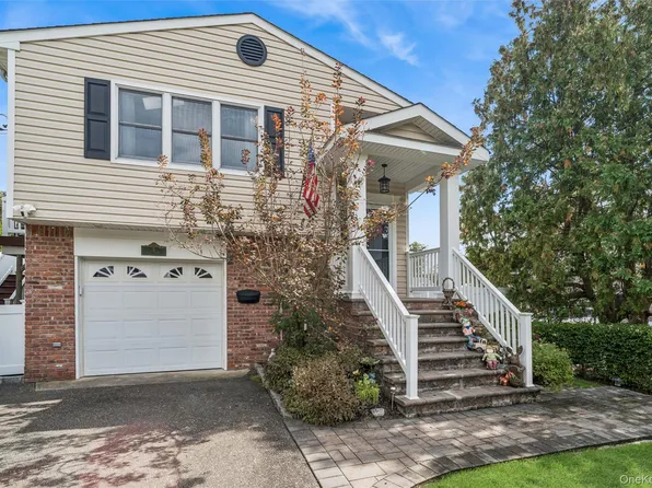 5 Platt Avenue, Smithtown, NY 11787